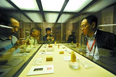 韩天衡美术馆展出的印鉴吸引观众驻足