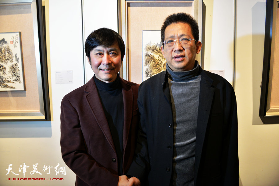 《行者无疆——中国当代水墨名家邀请展》11月5日在天津美术馆开幕。图为李毅峰、杨熹发在展览现场。