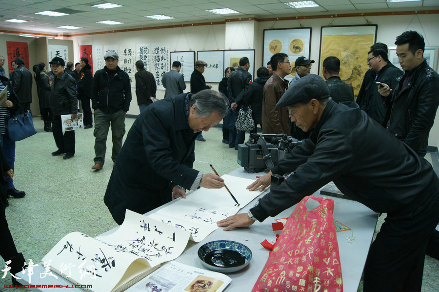 “张荔萍画展”11月10日在西岸文化艺术中心拉开帷幕。