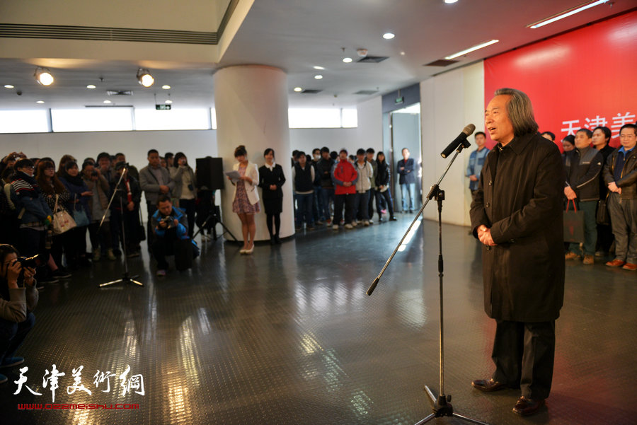 风晴·师范—天津美院国画系青年教师作品展开幕，图为天津美术学院教授霍春阳致辞。