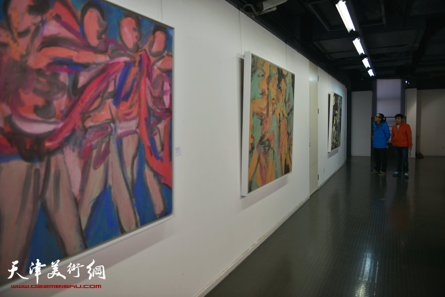 首届“天津美术学院教师作品双年展”拉开帷幕，图为展览现场。