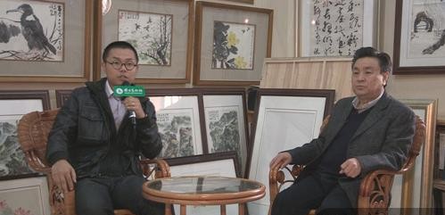 雅昌艺术网专访青州市画廊协会会长左景岳(右)