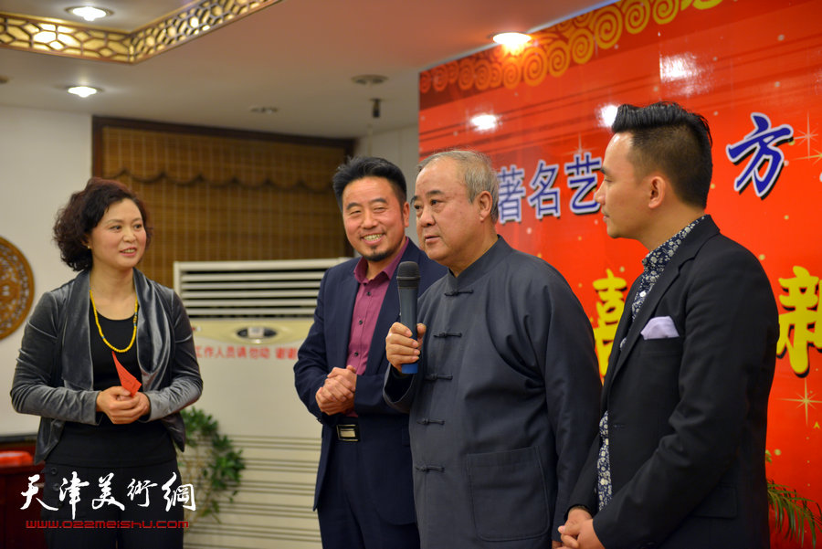 书画家方大开喜收新徒黄勤彬仪式在古镇杨柳青举行，图为著名诗词家、书法家王焕墉先生致辞。