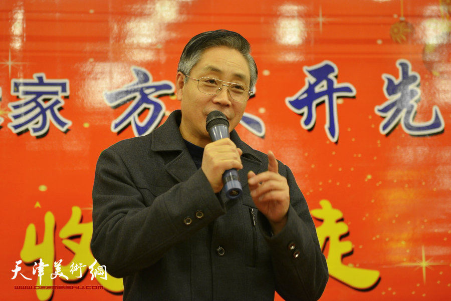书画家方大开喜收新徒黄勤彬仪式在古镇杨柳青举行，图为著名画家高天武到会致贺。