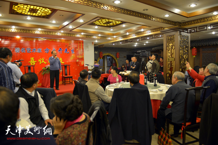 书画家方大开喜收新徒黄勤彬仪式在古镇杨柳青举行，图为收徒仪式现场。