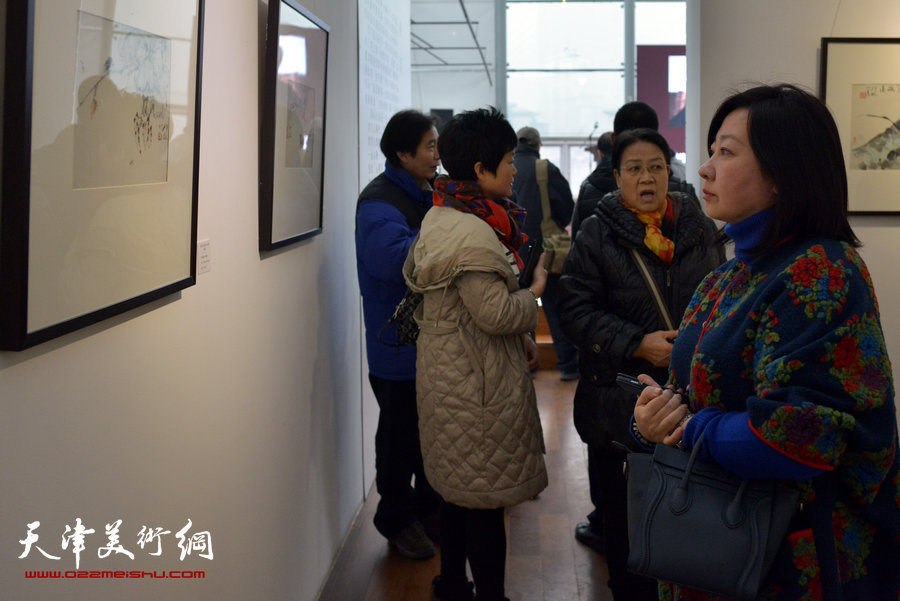 “萧朗花鸟画小品展”12月8日在天津梅江国际艺术馆展出，图为画展现场。