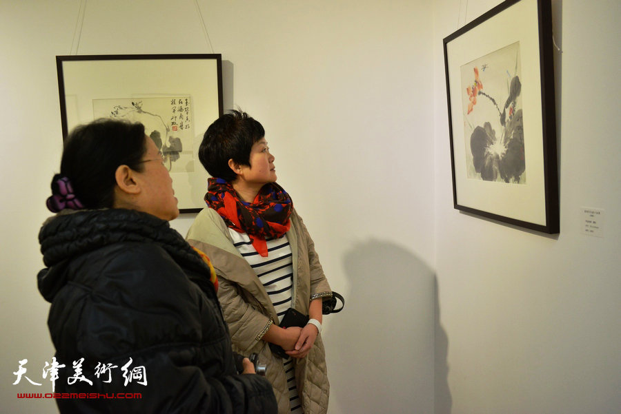 “萧朗花鸟画小品展”12月8日在天津梅江国际艺术馆展出，图为画展现场。