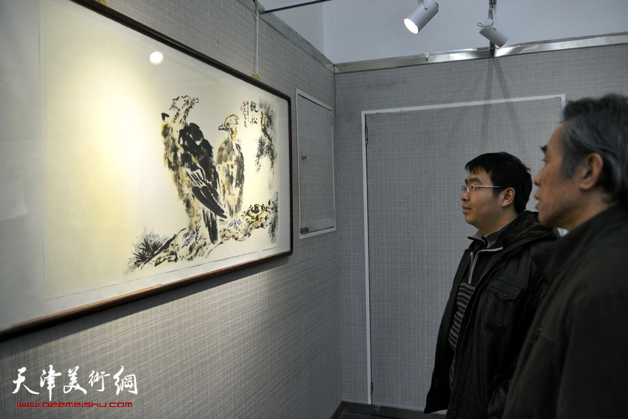 “曹柏崑读写画新作展”16日在天津图书馆展厅举行，图为书画展现场。