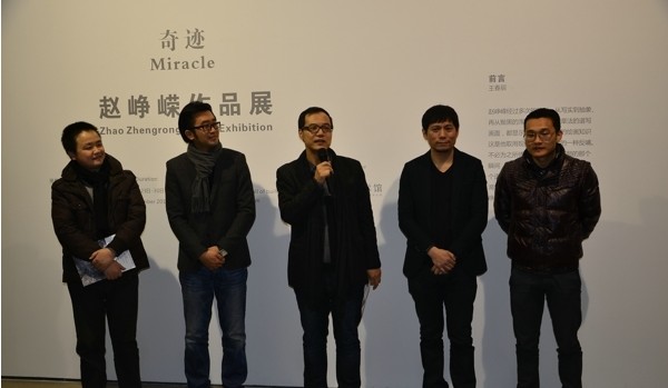 开幕式现场（左起）：国家美术杂志主编了了、今日美术馆执行馆长高鹏、策展人王春辰、艺术家赵峥嵘、批评家段君
