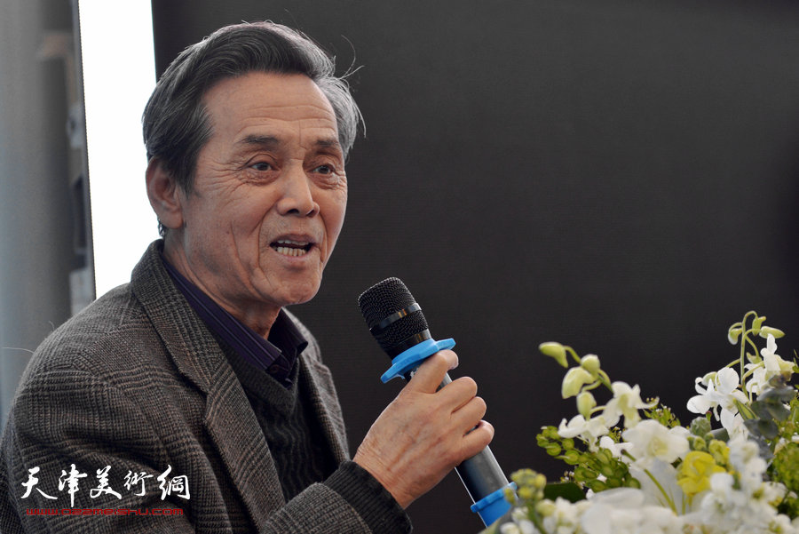 尚金凯“都市寻梦”城市艺术沙龙展在梅江国际艺术馆展出，图为天津美协主席曹德兆致辞。
