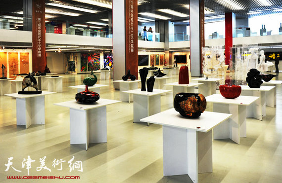 天津美院工艺美术系师生作品在全国展喜获佳绩，图为天津师生作品。