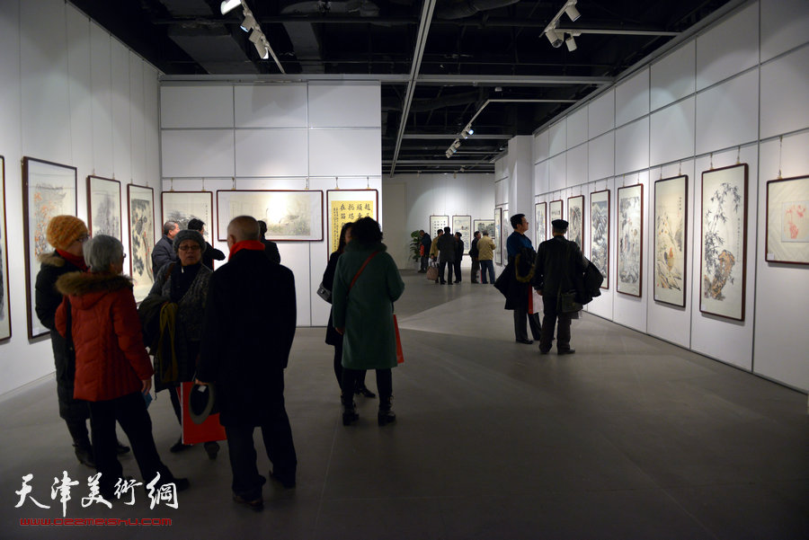 “津门画语”津门书画院第四届年展1月7日开幕，图为画展现场。