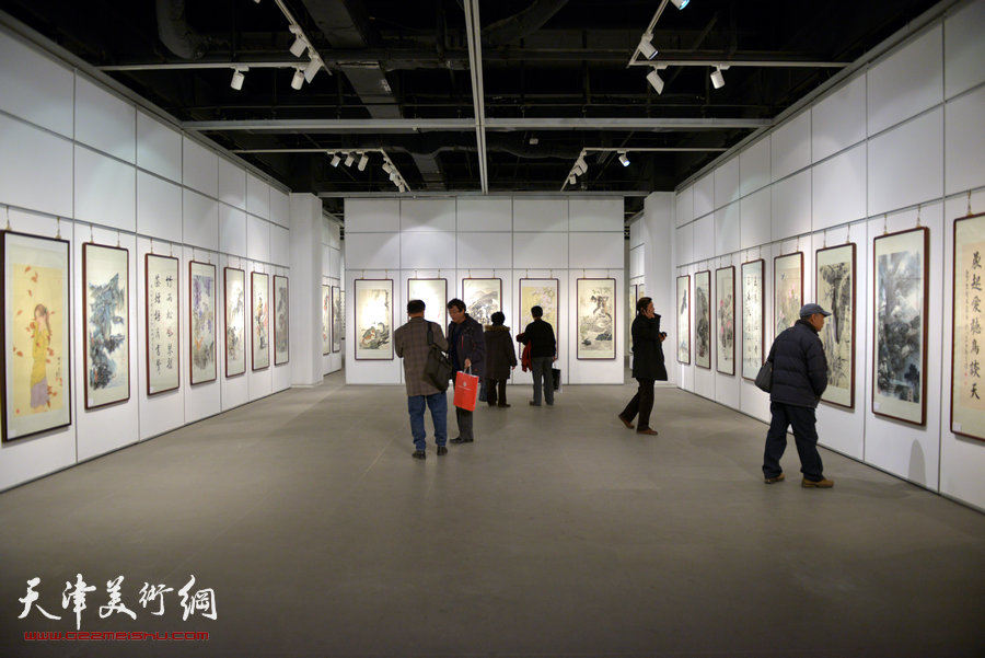 “津门画语”津门书画院第四届年展1月7日开幕，图为画展现场。