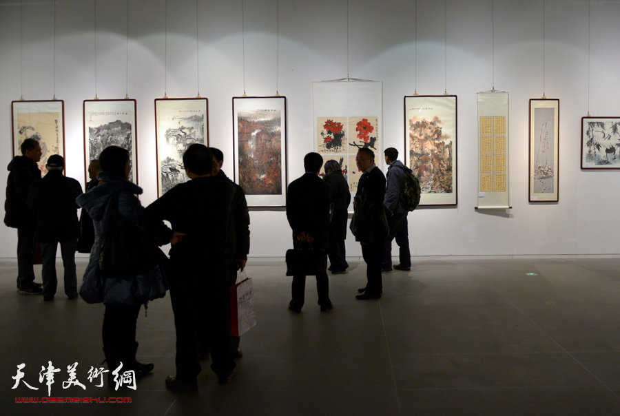 “津门画语”津门书画院第四届年展1月7日开幕，图为画展现场。