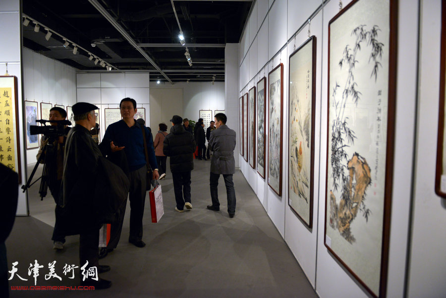 “津门画语”津门书画院第四届年展1月7日开幕，图为画展现场。