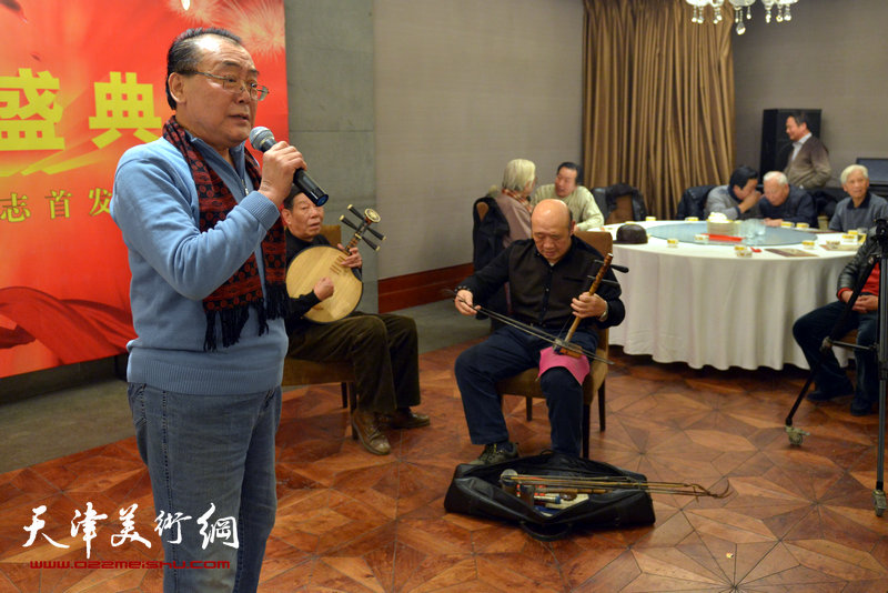 翰墨盛典·《翰墨》杂志首发联谊会1月10日举办，图为陈传武即兴表演节目。