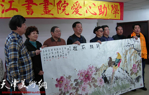 瑞江书画院再次举办“爱心”助学活动，图为捐助作品。