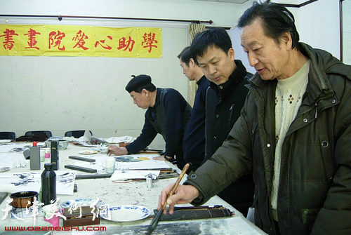 瑞江书画院再次举办“爱心”助学活动，图为刘家城。