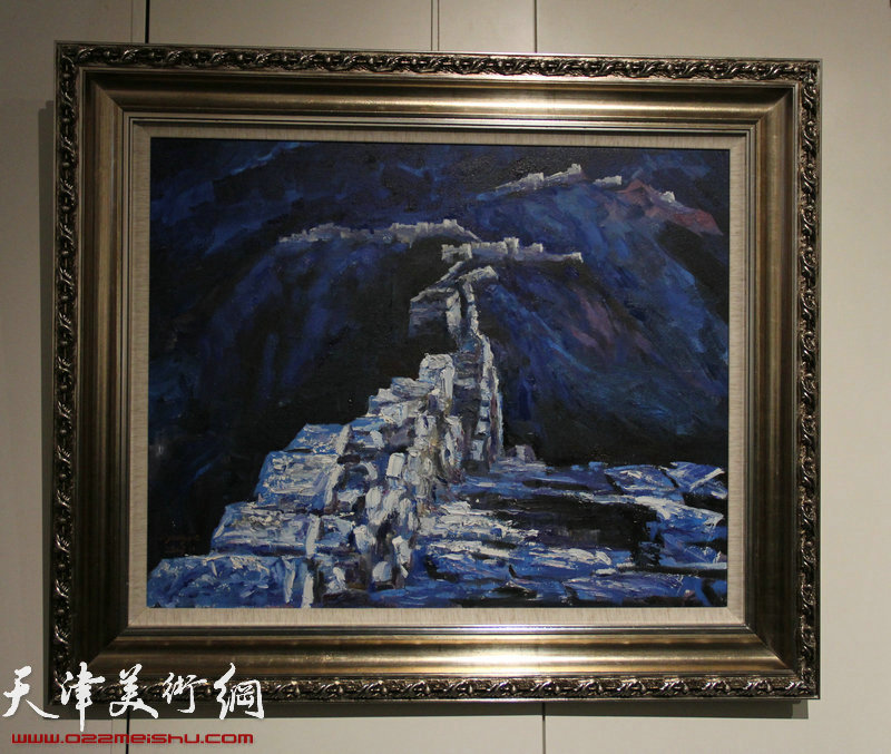 李英杰长城记忆系列油画作品展在天津滨海新区开幕，图为展览作品。