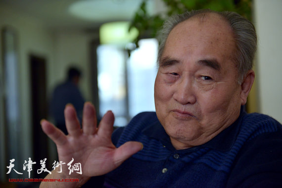 著名书法艺术家、魏碑巨匠孙伯翔接受天津美术网采访。
