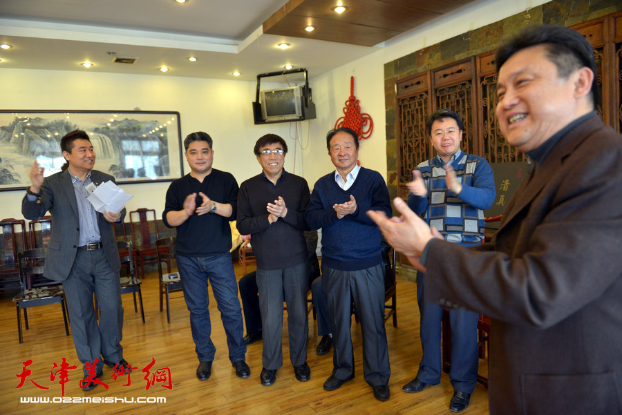 著名书法家况瑞峰喜收新徒，图为歌唱家李清资用歌声表达祝福。