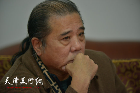 2014年新春艺术界座谈会召开，霍春阳等书画家出席。图为刘尚