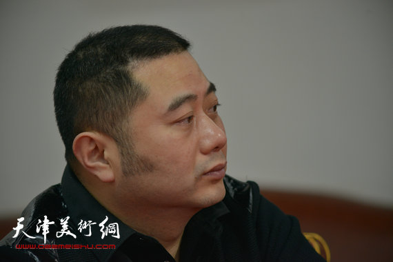 2014年新春艺术界座谈会召开,霍春阳等书画家出席。图为曲卫东