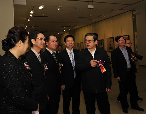 “何家英画展”在海南省博物馆开幕，图为展览现场