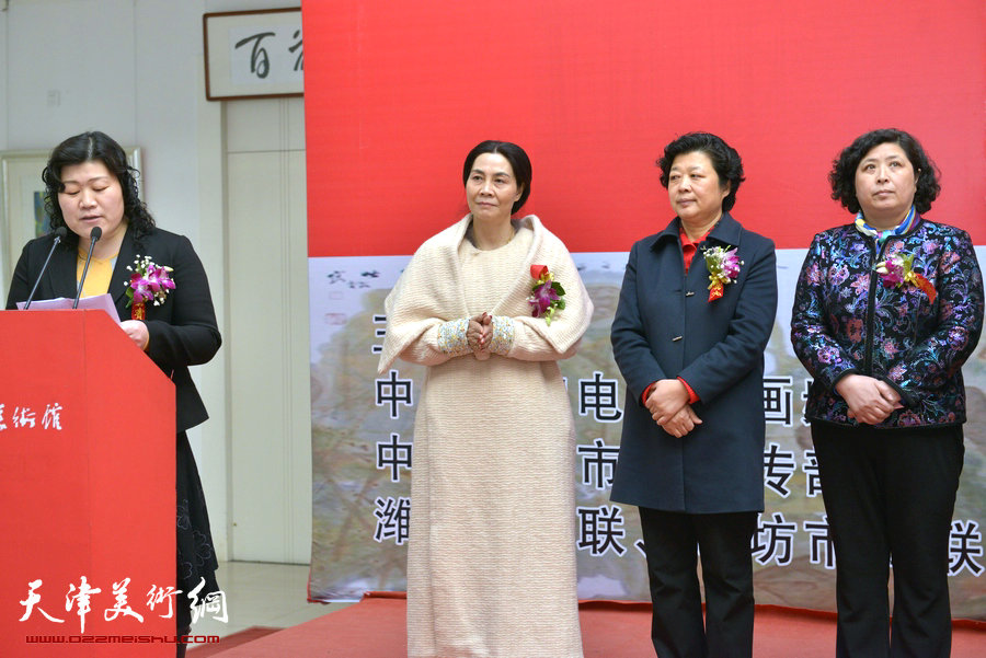 百花迎春—肖映梅写意画展在郭味蕖美术馆开幕，图为开幕仪式。