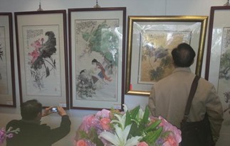 图为韩敏首次个人书画展现场。　许婧　摄