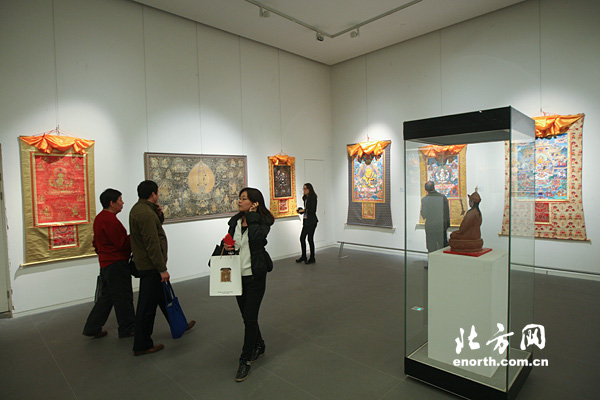 “圣境莲花·热贡唐卡艺术展”在天津美术馆开展，图为现场。