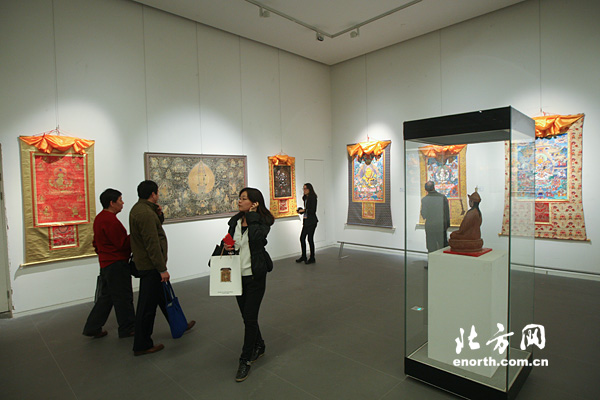“圣境莲花·热贡唐卡艺术展”在天津美术馆开展,图为现场。