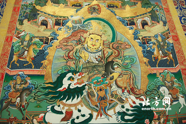 “圣境莲花·热贡唐卡艺术展”在天津美术馆开展,图为现场。