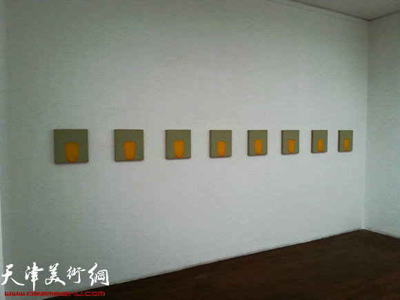 国际抽象绘画艺术家联展将在梅江国际艺术馆举办，图为布展现场。