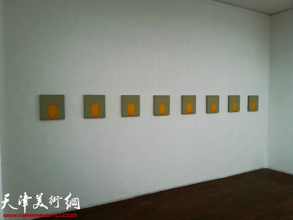 国际抽象绘画艺术家联展将在梅江国际艺术馆举办,图为布展现场。