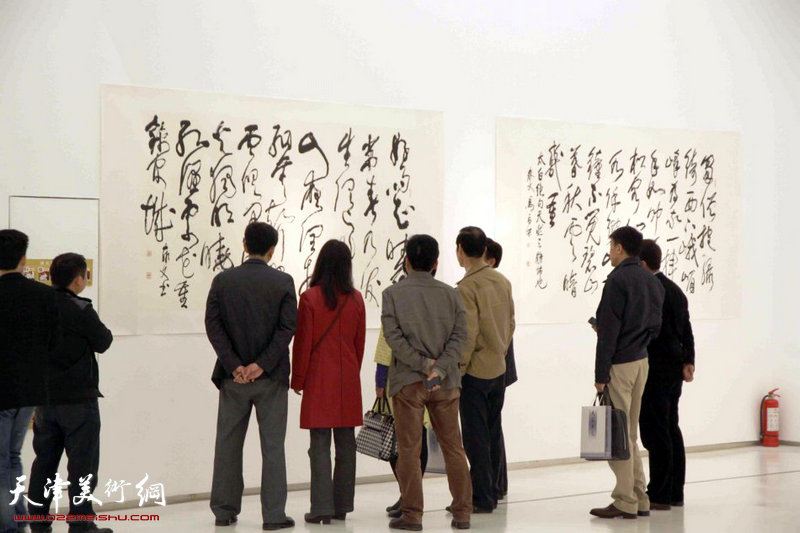 天津著名书法家马孟杰书法展4日在西安开幕，图为书展现场。