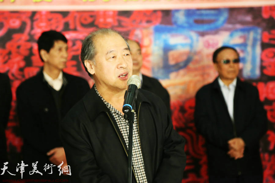 陈连羲书画新作展4月8日在和平区文化艺术中心举办，图为市文联副主席王书平致辞。