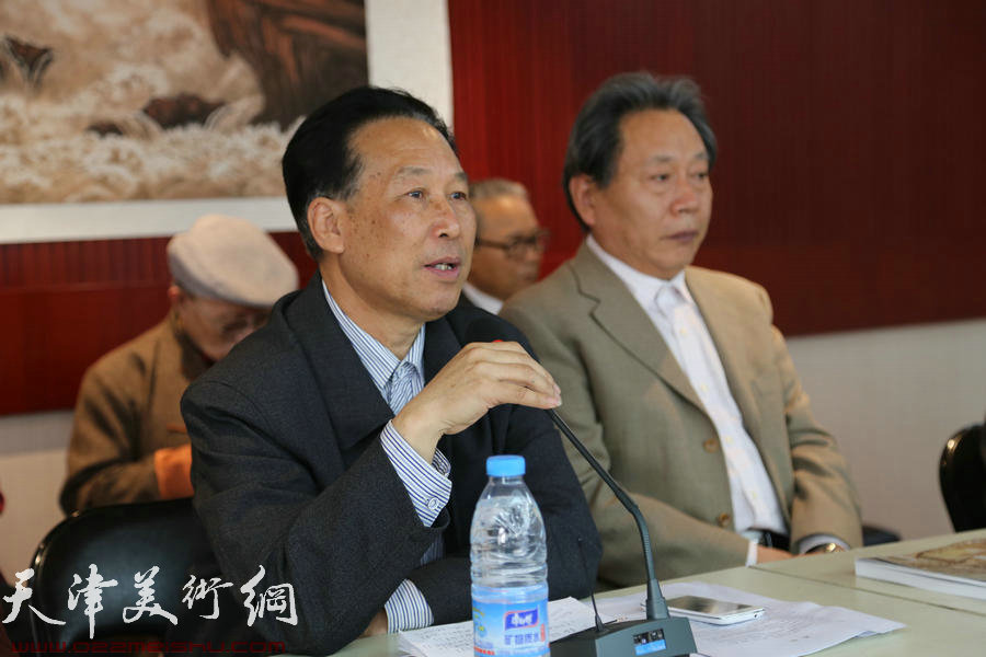 天津市老年书画研究会召开八届四次理事会，图为刘传光会长讲话