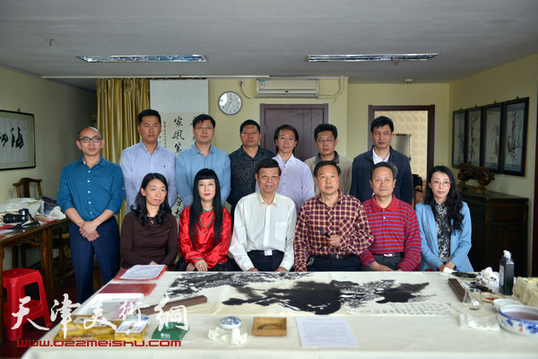 天津华夏青年书画艺术研究院4月27日成立，图为成立仪式。