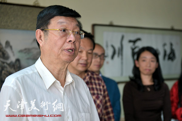 天津华夏青年书画艺术研究院4月27日成立，图为名誉院长王鸿林致辞。