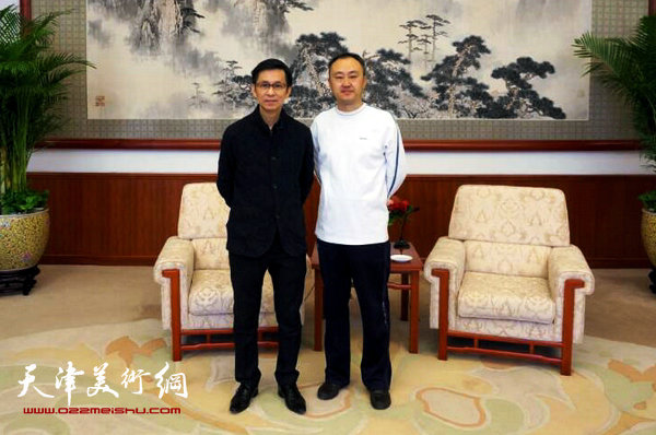 图为柴博森与中国美协副主席何家英在天津