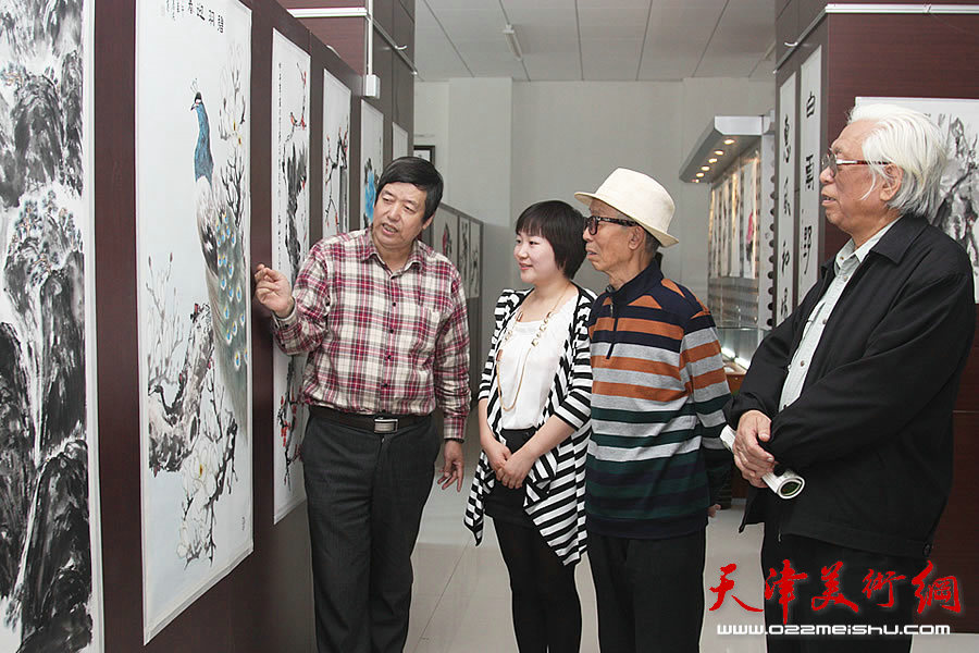 “春花·求是”訾春花书画展在天津师大开展。