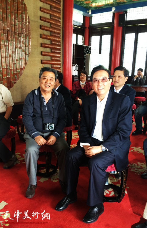 王其华教授与海协会原会长、海协会书画交流分会理事长陈云林。