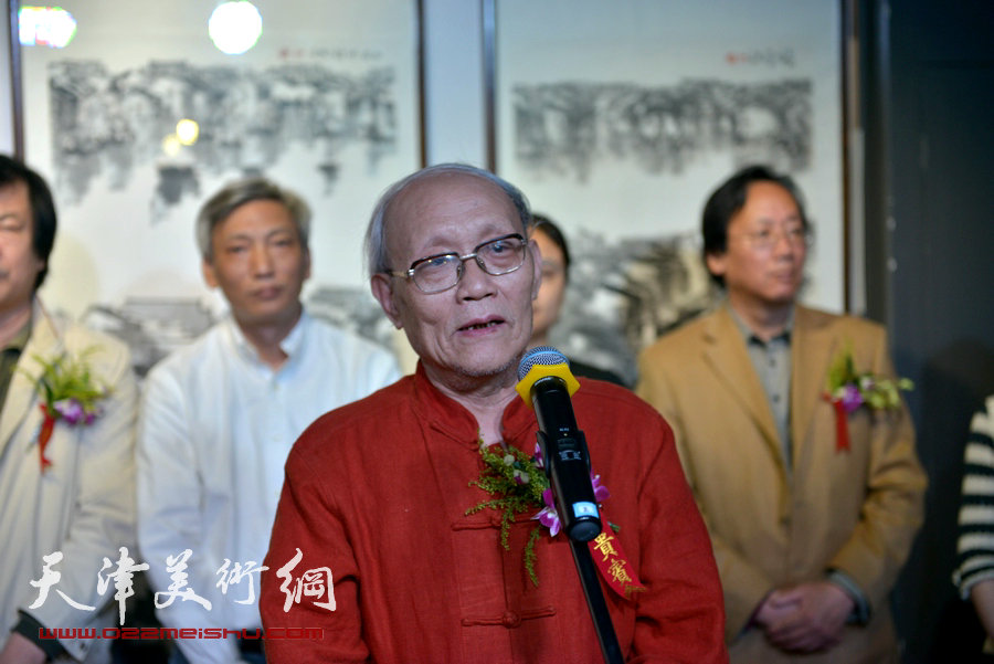 天津书画名家纪念张大千诞辰书画作品展在津举行，图为著名画家孙长康致辞。