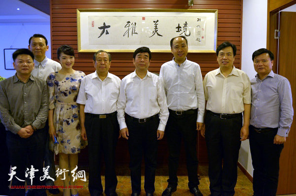 “墨舞夏天—天津浙商大雅书画笔会”5月20日在大雅书画院举行。图为笔会现场。