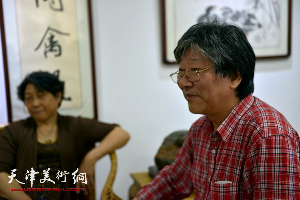 “墨舞夏天—天津浙商大雅书画笔会”5月20日在大雅书画院举行。图为王山岭。