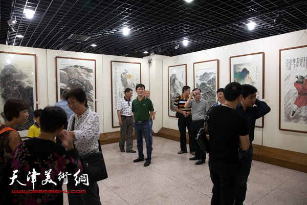 两岸四地中国书画展在潮州丹木美术馆开幕，图为展览现场。