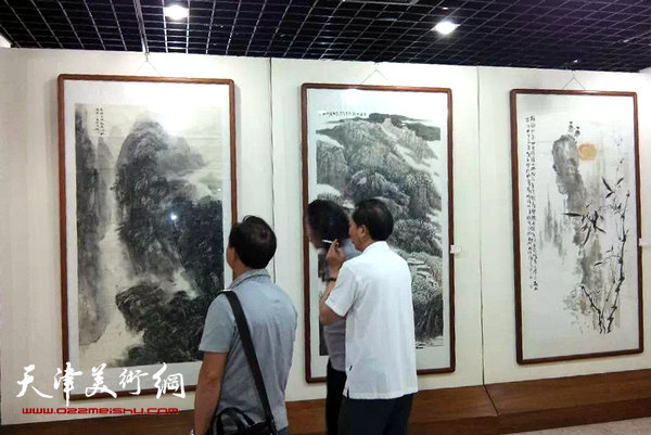 两岸四地中国书画展在潮州丹木美术馆开幕，图为展览现场。