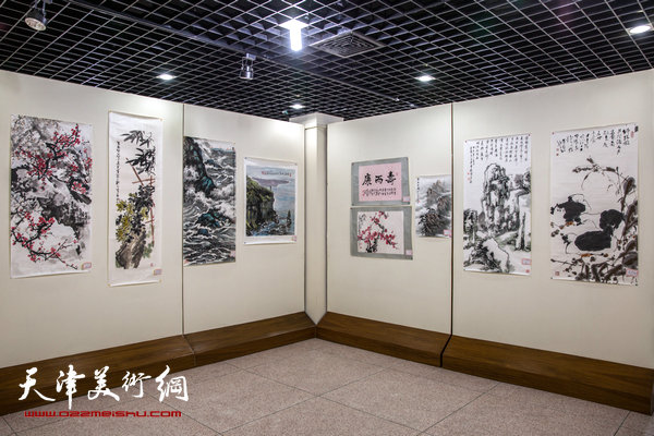 两岸四地中国书画展在潮州丹木美术馆开幕，图为展出的作品。