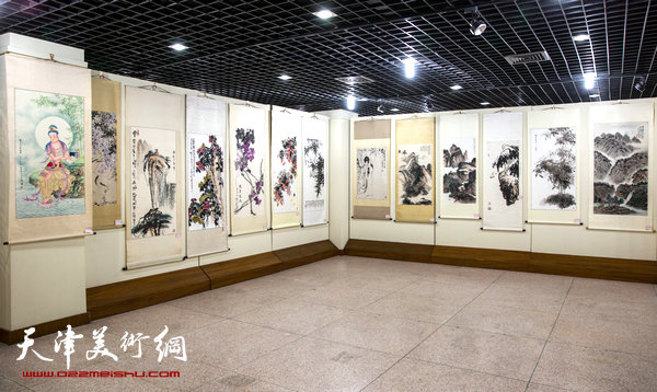 两岸四地中国书画展在潮州丹木美术馆开幕，图为展出的作品。